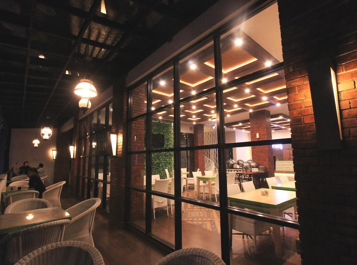 Uniq Hotel Yogyakarta Exterior foto